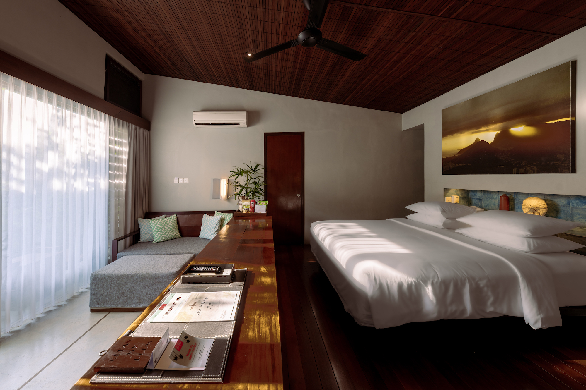 Komune Suite  Rooms